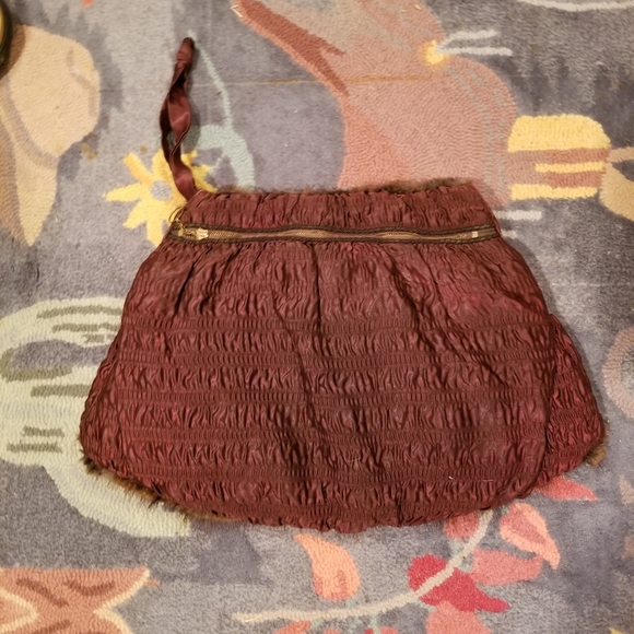 Vintage fur muff with zippered pocket - Picture 2 of 8